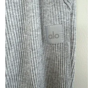 Alo Yoga Muse Sweatpants Women's Size S Heather Grey Ribbed Knit Joggers W5784R‎ thumbnail 8
