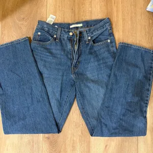 Levi’s 94 Baggy Jeans Women’s Mid-Rise Straight thumbnail 1
