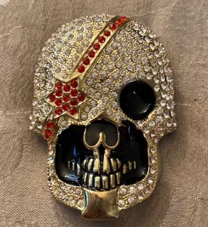 Women’s Belt Buckle Skull with Rhinestones thumbnail 1