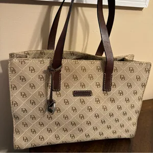 Dooney & Bourke East West Tote Signature Quilt Tan & Brown‎ Stitching EUC thumbnail 1