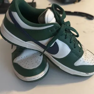 Nike Green and White Low-Top Athletic Sneakers thumbnail 2