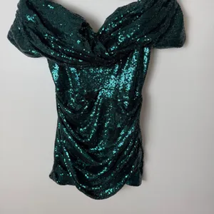 Ellae Lisque I'm the Gift Emerald‎ Green Off Shoulder Sequin Mini Dress Medium thumbnail 6