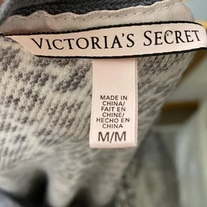 Victoria’s Secret‎ Animal Print Henley Shirt thumbnail 2