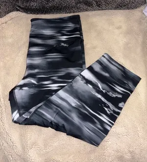 Old Navy Active Go-Dry Capris, XL thumbnail 1