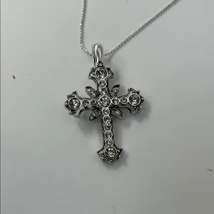 Elegant Silver Cross Pendant Necklace thumbnail 2