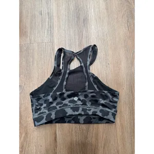 Lululemon Grey Leopard Print High Neck Mesh Racerback Sports Bra‎ Size 6 thumbnail 2