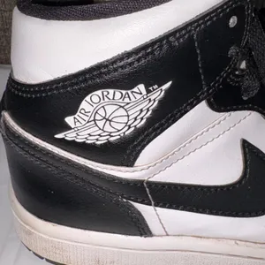 Nike Air Jordan 1 Mid Panda Women's 6.5 Black White DV0991-101 Sneakers thumbnail 3
