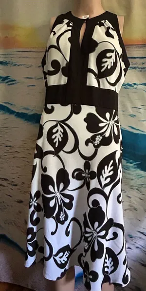 Dressbarn Women’s Black & White Sleeveless Floral Dress 10 thumbnail 1