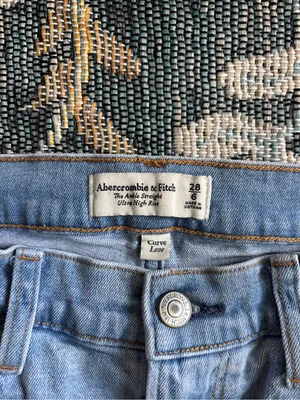 Abercrombie & Fitch Curve Love The Ankle Straight Ultra High Rise Jeans Size 28 thumbnail 3