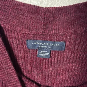 American Eagle Women Burgundy Red Jegging‎ Fit Knit Sweater size M. thumbnail 3