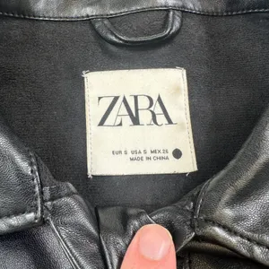 Zara Women Faux Leather Shirt Jacket S Black Shacket Button Up Moto Pockets Rock thumbnail 3