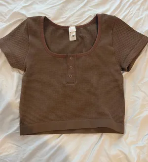 Brown top colsie Size M thumbnail 1