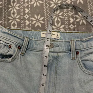 Abercrombie & Fitch The 90's Straight Ultra High Rise 28/6 Short‎ Minimalist thumbnail 8