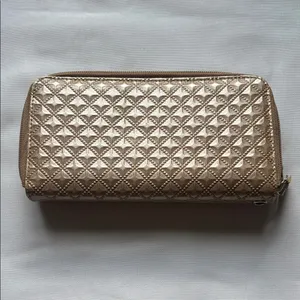 Elegant Quilted Women's Wallet GUC thumbnail 2