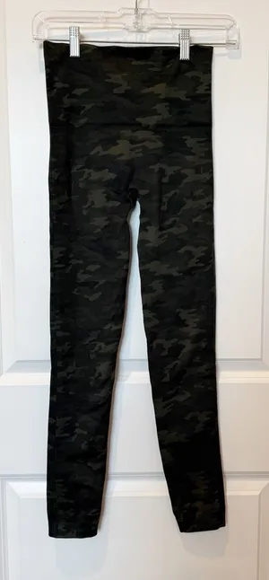 Spanx Green Camo Seamless Leggings Size Small Athleisure Casual Comfort thumbnail 1