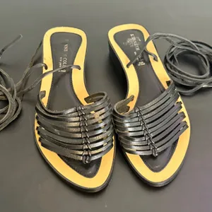 Kenneth Cole Black Leather Lace Up Gladiator Sandals Womens 35 Strappy Italy thumbnail 5