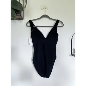 NWT Quince Black Italian Plunge One-Piece Swimsuit Size XS thumbnail 4
