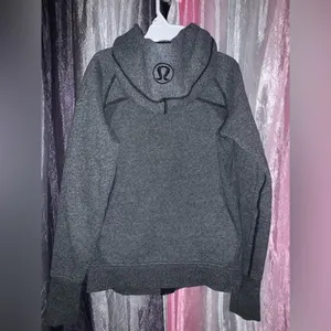 Lululemon Scuba, like new! Size 6 Full length, full zip, heathered gray Scuba thumbnail 2