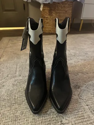 Black And White Short Cowgirl Boots thumbnail 4