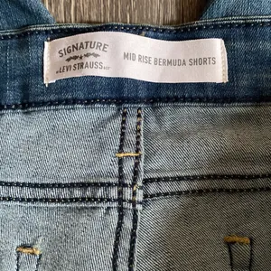 Levi's Medium Wash Bermuda Shorts Size 20 thumbnail 4