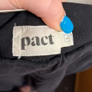 ✨Pact 100% Organic Cotton Airplane Black & Heather Colorblock Sz Large Joggers✨ thumbnail 4