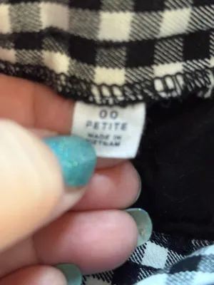 GAP Classic Gingham Flat-Front High Rise Side-Zip Shorts Size 00 Petite thumbnail 4