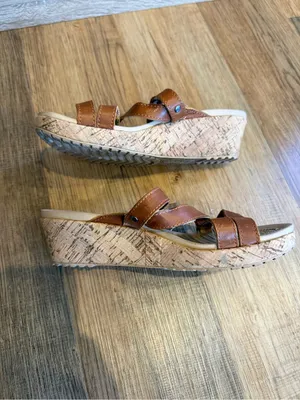 CROCS Women’s Brown Strappy Slide Cork Wedge Sandals Size 7 thumbnail 4