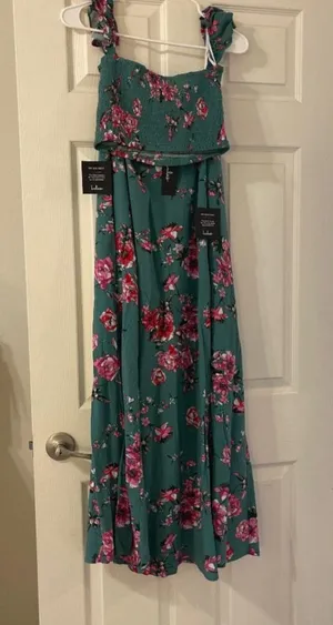 Two piece crop top and flowy skirt thumbnail 1