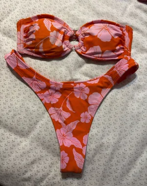 woman’s bikini thumbnail 1