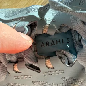 Hoka Arahi 5 Running Shoes in Blue Fog/Provincial Blue with Pink Details Size 9B thumbnail 9