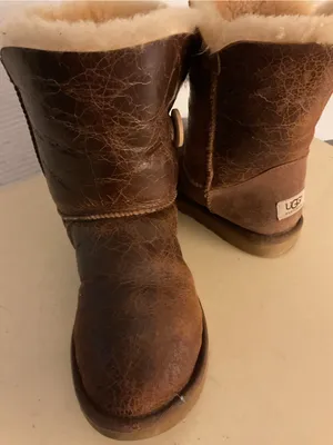 UGG women brown leather distressed Bailey button short classic boots US 7 thumbnail 6
