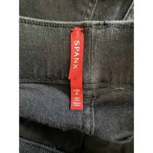 SPANX Jeans Women's Large Black Dark Wash Bootcut Two Pocket Denim #EEE1-1 thumbnail 2