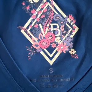 Vera Bradley Indigo Essential Classic Fit Crew Neck Tee Top, S thumbnail 10