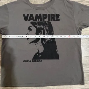 Olivia Rodrigo Vampire Graphic T-Shirt Size XL Gray Women GUTS Tour Merch thumbnail 3