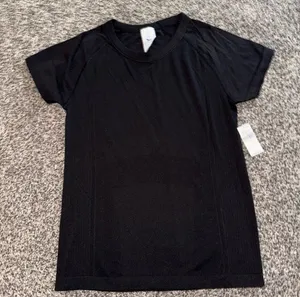 NWT Old Navy Women's Black Fluid Seamless Go Dry Tee Size Small thumbnail 1