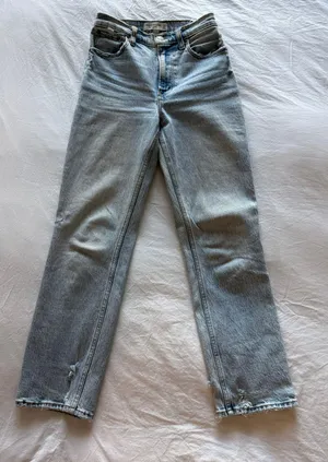 Abercrombie Curve Love 90s Straight Jeans Short* thumbnail 1