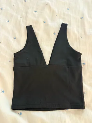 Amazon Black Tank Top thumbnail 2