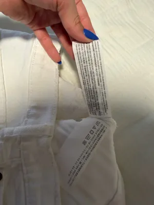 Abercrombie & Fitch The Mom Short High Rise thumbnail 4