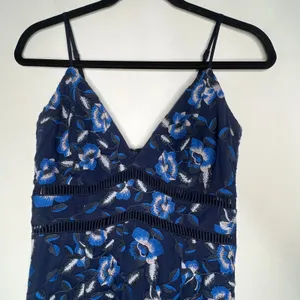 Bardot Saphire Floral Midi Dress Size Small thumbnail 6