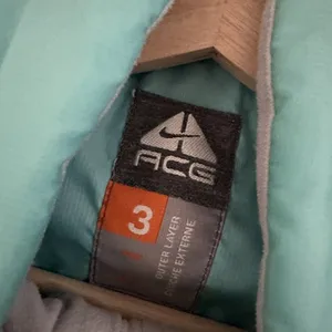 Nike ACG Jacket Women’s Outer Layer Level 3 Puffer Down Snow Ski Warm Medium thumbnail 4