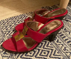 Little Red Heels thumbnail 1