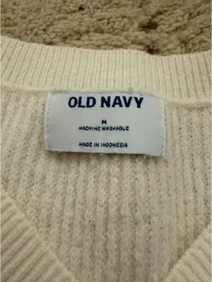 Old navy sweater  thumbnail 2
