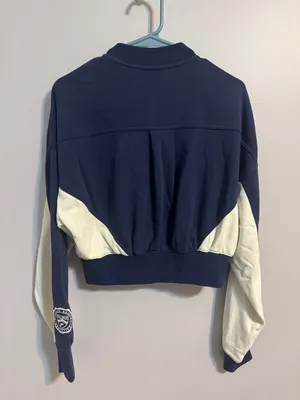 Fabletics Navy and Cream Colorblock Zip-Up Crop Yoga Workout jacket Women's S thumbnail 4