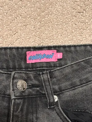 Edikted Low-Rise Straight Leg Jeans thumbnail 3