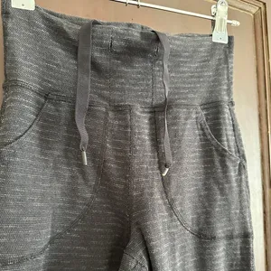 LULULEMON | Skinny Will Drawstring Leggings | Size 4 thumbnail 3