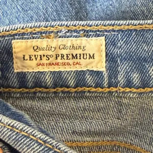 Levi's Premium Wedgie Straight Leg Jeans Womens‎ Blue Denim 26x27 Button Fly thumbnail 5