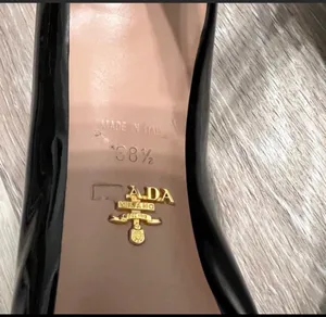 Prada peptoe Patent Leather Pumps are a size 8. thumbnail 5