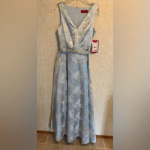 Carmen Marc Valvo Light Blue Floral Maxi Dress thumbnail 2