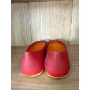 Crocs sz 6 Carlie Jelly Red Peep Toe Textured Translucent Slip On Flats Casual thumbnail 4
