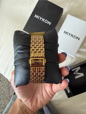 New gold watch thumbnail 4